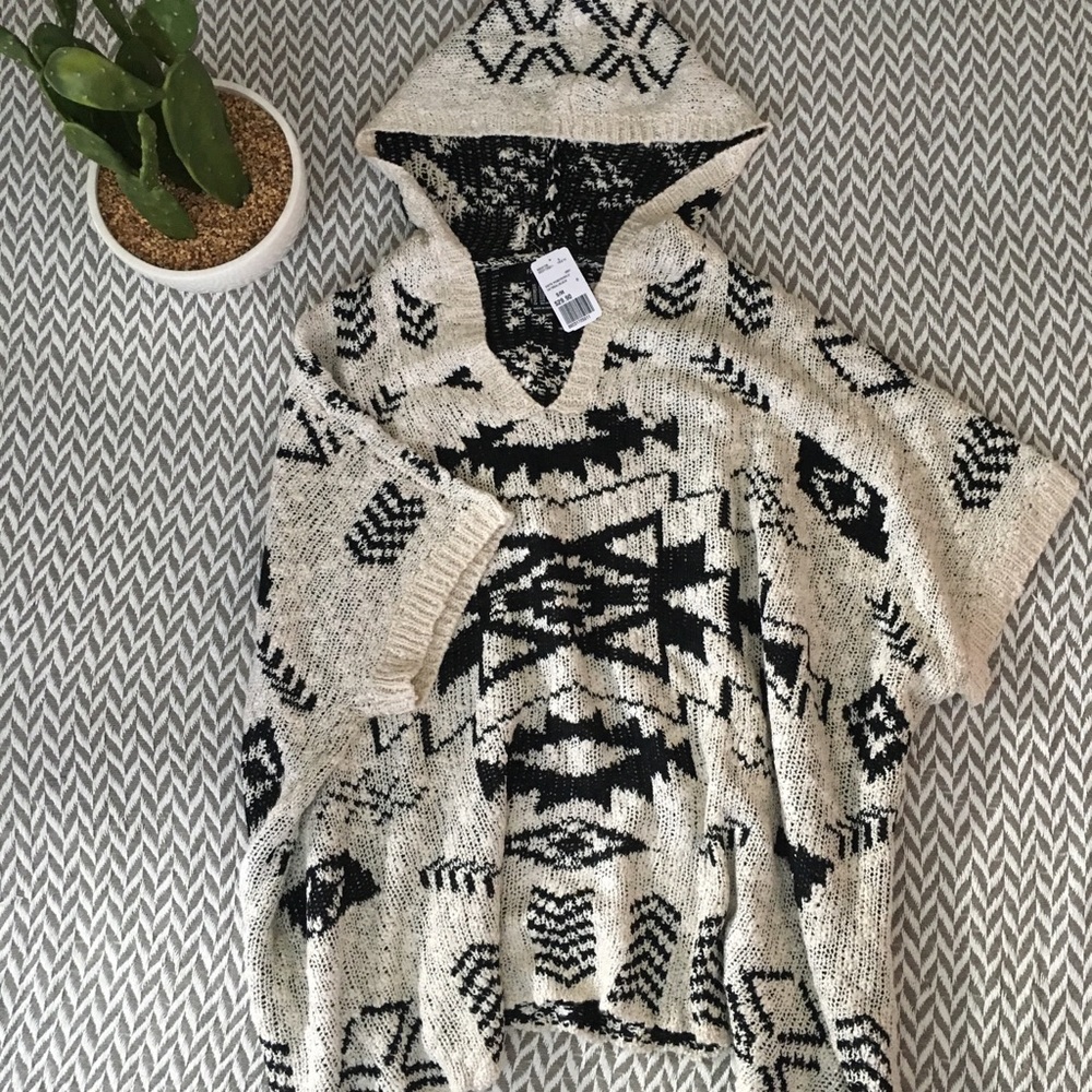 NWT Forever 21 Aztec hooded sweater